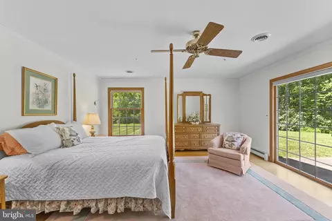 Bedroom - 176 Rock Mills Rd, Castleton, VA 22716 photo 3 of 9