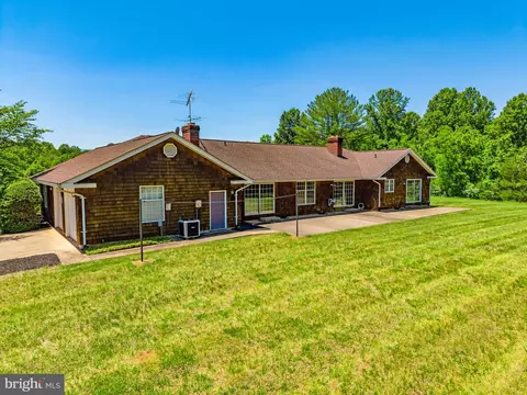 Exterior - 176 Rock Mills Rd, Castleton, VA 22716 photo 2 of 5