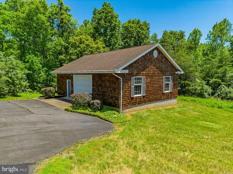 Exterior - 176 Rock Mills Rd, Castleton, VA 22716 photo 4 of 5