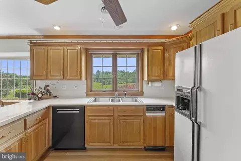 Kitchen - 176 Rock Mills Rd, Castleton, VA 22716 photo 2 of 5