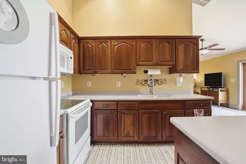 Kitchen - 65 Clark Ln, Washington, VA 22747 photo 7 of 8