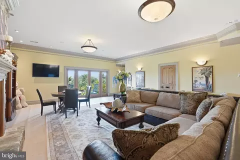 Living - 65 Clark Ln, Washington, VA 22747 photo 3 of 4