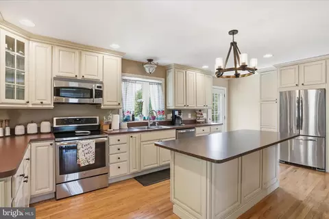 Kitchen - 59 Harry Settle Rd, Castleton, VA 22716 photo 3 of 5