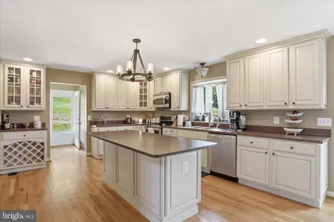 Kitchen - 59 Harry Settle Rd, Castleton, VA 22716 photo 1 of 5