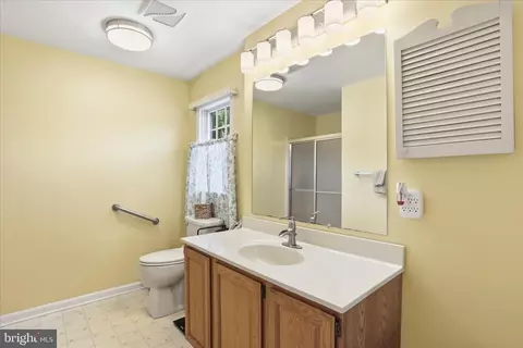 Bath - 59 Harry Settle Rd, Castleton, VA 22716 photo 2 of 5