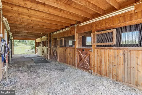 Entry Way - 59 Harry Settle Rd, Castleton, VA 22716 photo 3 of 3