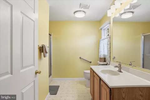 Bath - 59 Harry Settle Rd, Castleton, VA 22716 photo 1 of 5