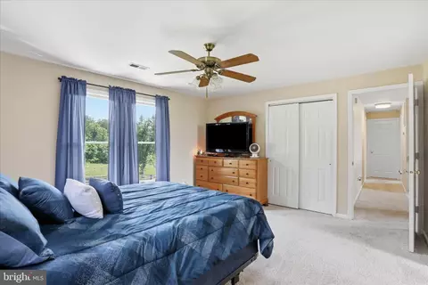 Bedroom - 59 Harry Settle Rd, Castleton, VA 22716 photo 4 of 9