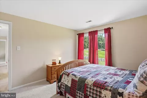 Bedroom - 59 Harry Settle Rd, Castleton, VA 22716 photo 7 of 9