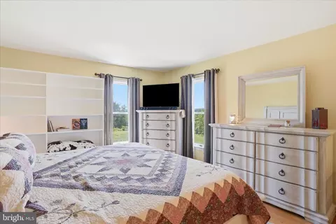 Bedroom - 59 Harry Settle Rd, Castleton, VA 22716 photo 2 of 9