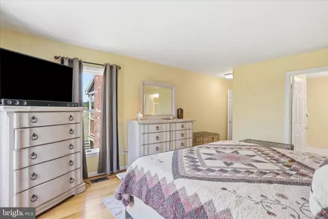 Bedroom - 59 Harry Settle Rd, Castleton, VA 22716 photo 1 of 9