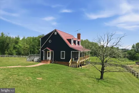 Exterior - 59 Harry Settle Rd, Castleton, VA 22716 photo 4 of 16