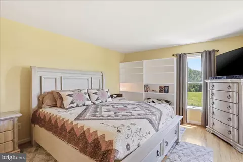 Bedroom - 59 Harry Settle Rd, Castleton, VA 22716 photo 3 of 9