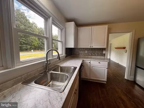 Kitchen - 531 Richmond Rd, Castleton, VA 22716 photo 3 of 4