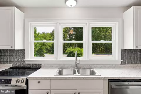 Kitchen - 531 Richmond Rd, Castleton, VA 22716 photo 3 of 3