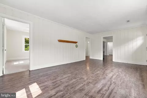 Living - 531 Richmond Rd, Castleton, VA 22716 photo 4 of 4