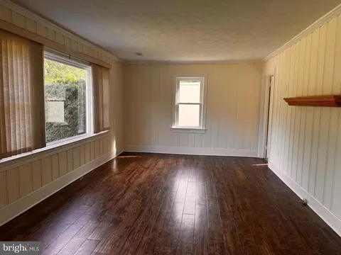Living - 531 Richmond Rd, Castleton, VA 22716 photo 1 of 3