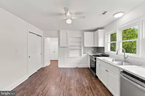 Entry Way - 531 Richmond Rd, Castleton, VA 22716 photo 1 of 3
