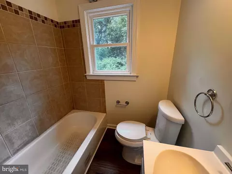Entry Way - 531 Richmond Rd, Castleton, VA 22716 photo 2 of 3