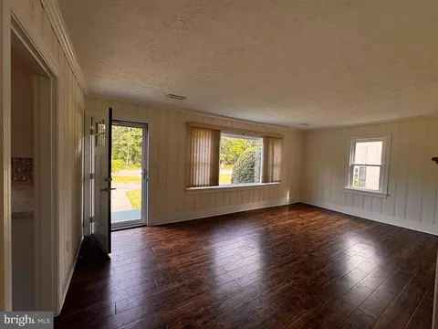 Living - 531 Richmond Rd, Castleton, VA 22716 photo 3 of 3