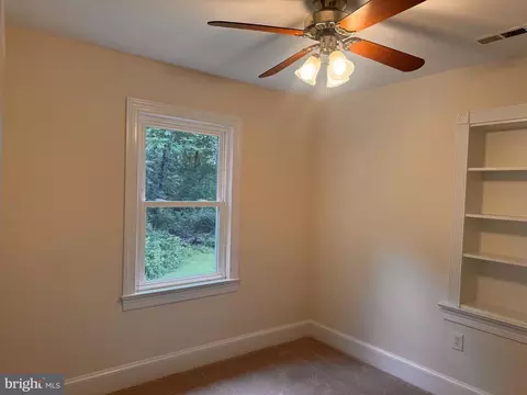 Bedroom - 531 Richmond Rd, Castleton, VA 22716 photo 2 of 3