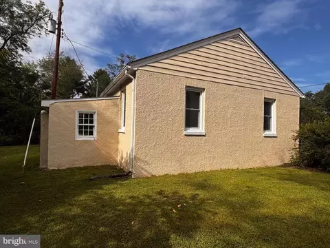 Exterior - 531 Richmond Rd, Castleton, VA 22716 photo 4 of 4