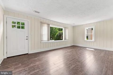 Living - 531 Richmond Rd, Castleton, VA 22716 photo 1 of 4
