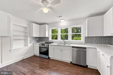 Kitchen - 531 Richmond Rd, Castleton, VA 22716 photo 2 of 3