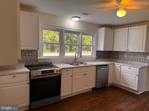 Kitchen - 531 Richmond Rd, Castleton, VA 22716 photo 4 of 4