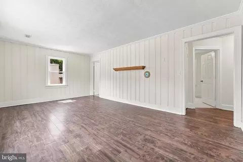 Living - 531 Richmond Rd, Castleton, VA 22716 photo 3 of 4