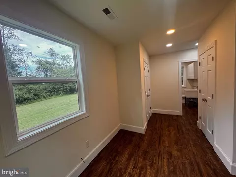 Entry Way - 531 Richmond Rd, Castleton, VA 22716 photo 1 of 3