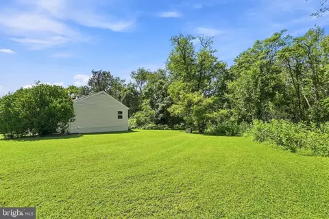 Exterior - 531 Richmond Rd, Castleton, VA 22716 photo 4 of 5