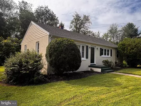 Exterior - 531 Richmond Rd, Castleton, VA 22716 photo 3 of 4