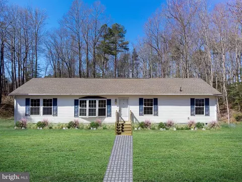 45 Robin Rd, Warsaw, VA 22572