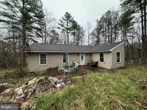 39 Pine Crst, Warsaw, VA 22572