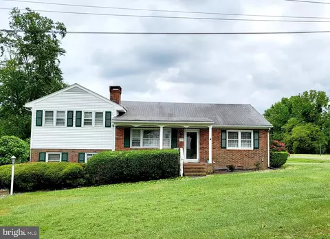 17 Morgan Ln W, Warsaw, VA 22572