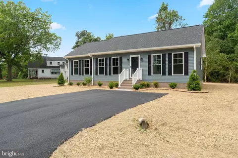 53 Pine St, Warsaw, VA 22572