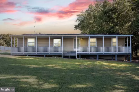 915 Jones Creek Rd, Warsaw, VA 22572