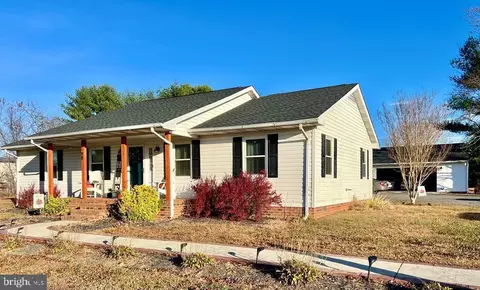 98 Rich Neck Rd, Warsaw, VA 22572