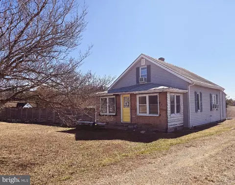 9452 Richmond Rd, Warsaw, VA 22572