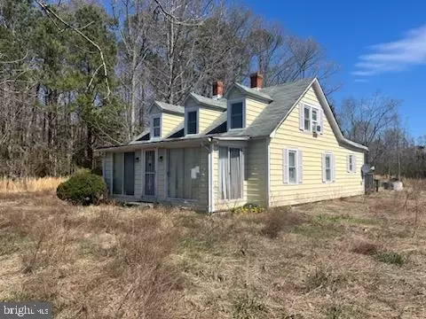 4717 Sharps Rd, Warsaw, VA 22572