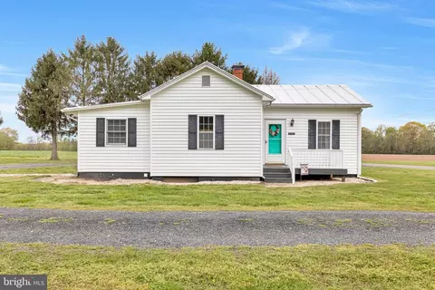 1042 Scates Rd, Warsaw, VA 22572