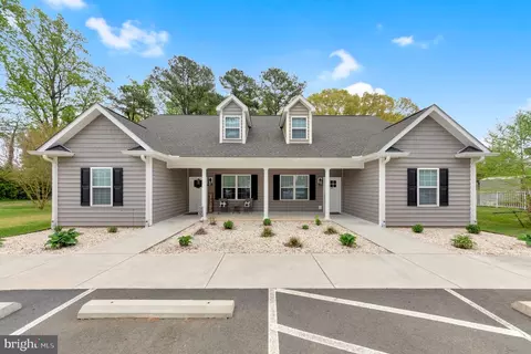 124 Gordon Ln, Warsaw, VA 22572