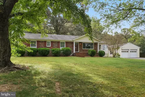 139 Folly Nck, Warsaw, VA 22572