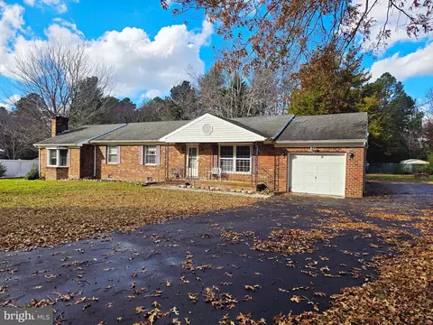 658 Islington Rd, Warsaw, VA 22572