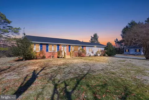 8324 Newland Rd, Warsaw, VA 22572