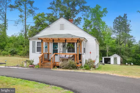 1253 Mulberry Rd, Farnham, VA 22460