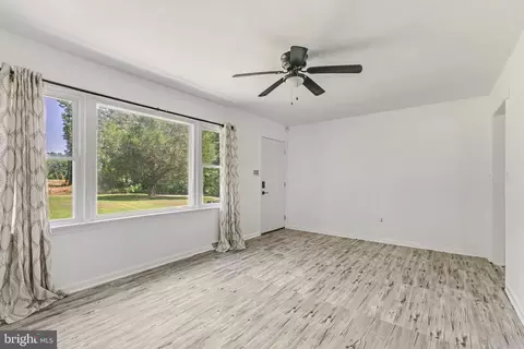 Living - 868 Simonson Rd, Farnham, VA 22460 photo 2 of 7