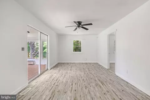 Living - 868 Simonson Rd, Farnham, VA 22460 photo 5 of 7