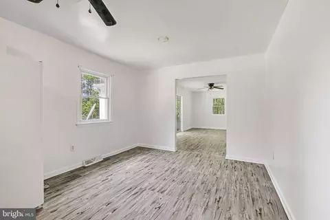 Living - 868 Simonson Rd, Farnham, VA 22460 photo 4 of 7